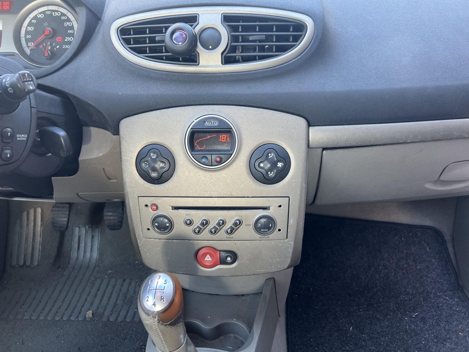 CLIO 3 1.4 i 16V 98.
