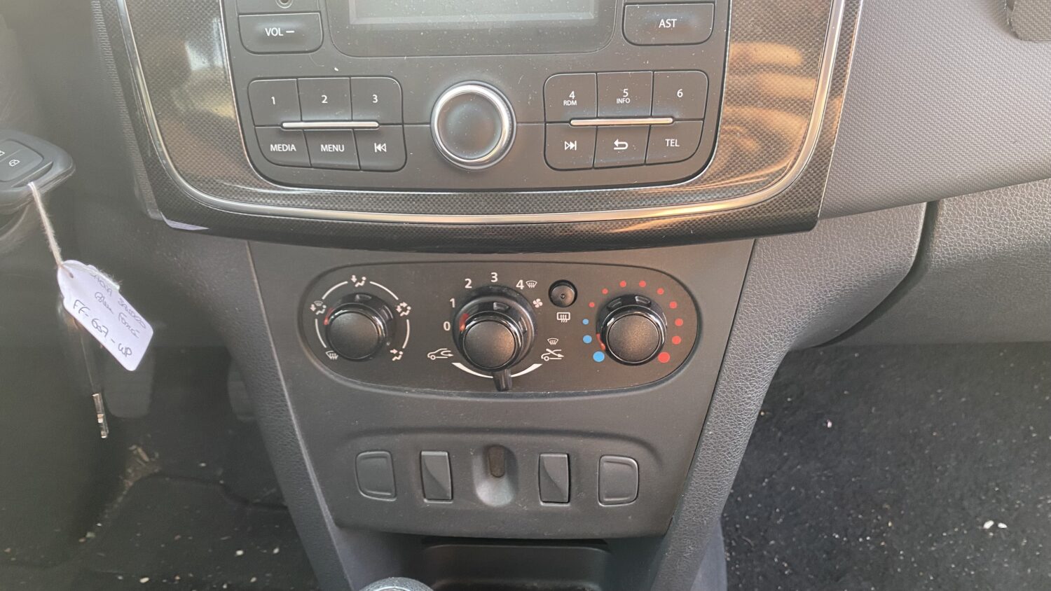 SANDERO 1.0 SCE 75