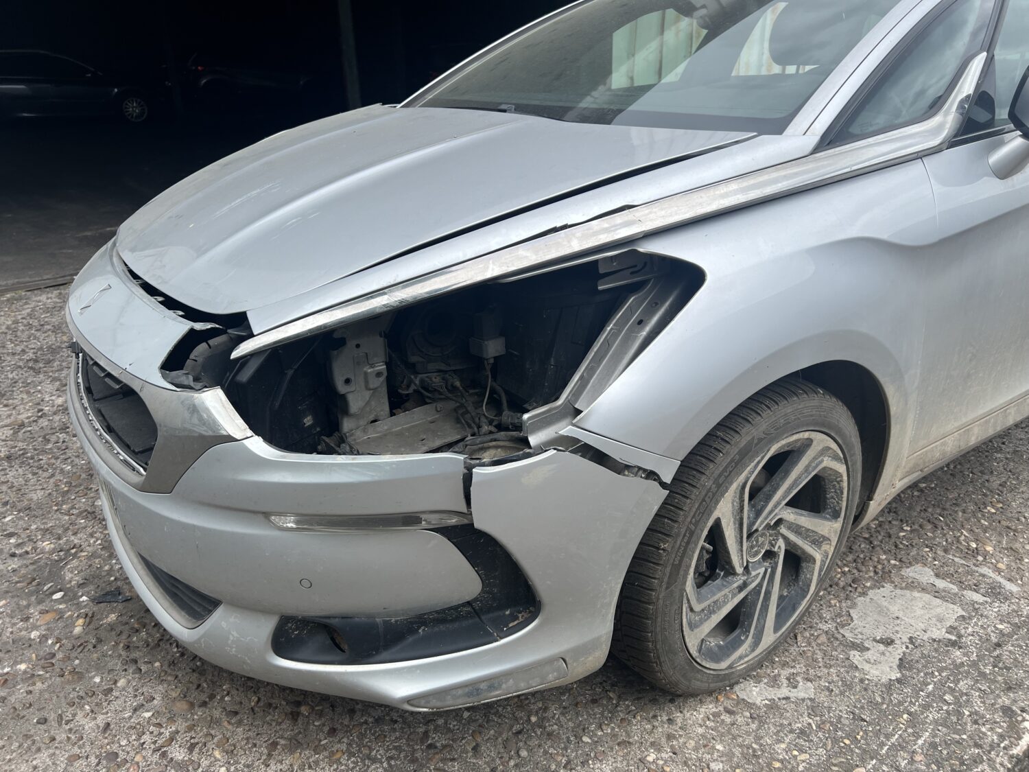 DS 5 1.6 BLUE HDI 120.