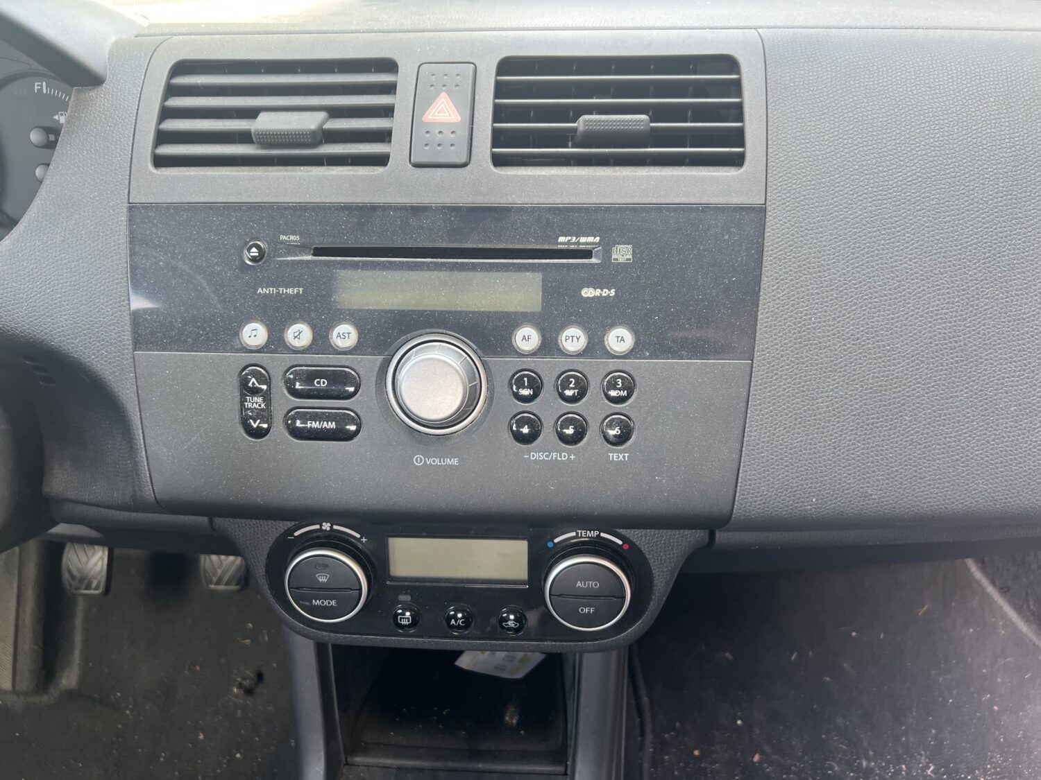 SWIFT 3 1.3 i 16V 90.