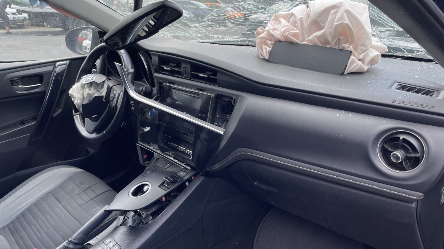 AURIS 1.8 HYBRID 100